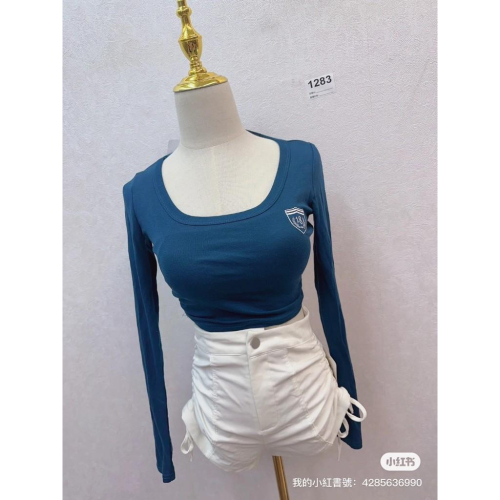 ???現貨實拍 圓領上衣 圖標 貼標 上衣 彩色方塊 ootd aifei