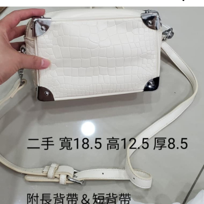 白色包包