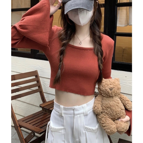 ???? （現貨）設計感喇叭袖上衣 方領短版針織喇叭袖上衣 喇叭長袖上衣 短版長袖