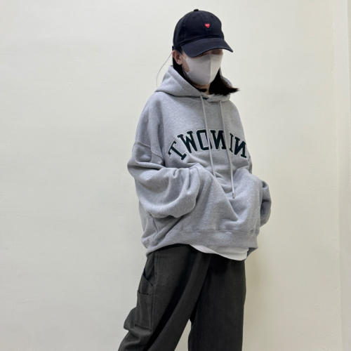短寬版刺繡帽tee