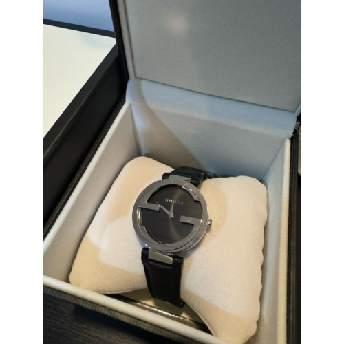 Gucci 雙G 滿版皮錶帶 石英錶 銀色 35mm ?