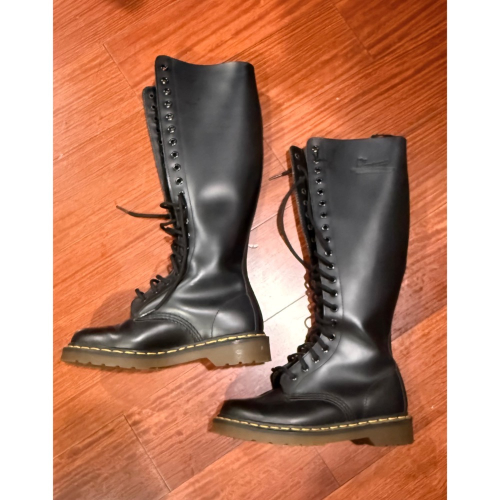 Dr.Martens 馬汀 20孔長靴