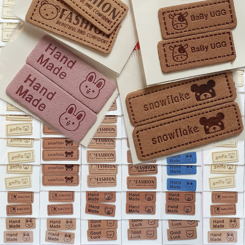 西西手工藝材料 26258 麂皮布標(2入)寬1.4x長3.5cm 橫式布標 橫式標籤帶 麂皮商標帶 麂皮貼片 滿額免運