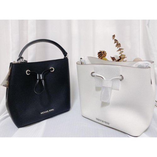 Michael kors 水桶包 黑和白