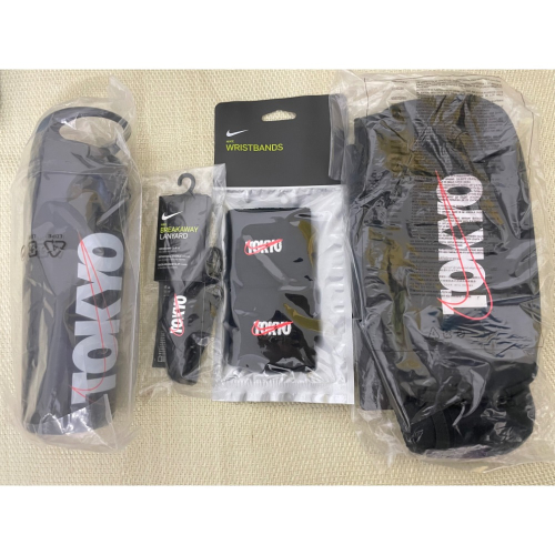 Nike Japan 限定水壺 斜背包 護腕 證件帶