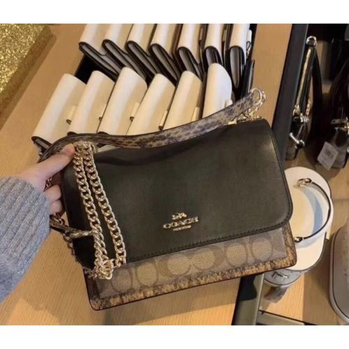 Coach 牛皮拼接質感 Klare
