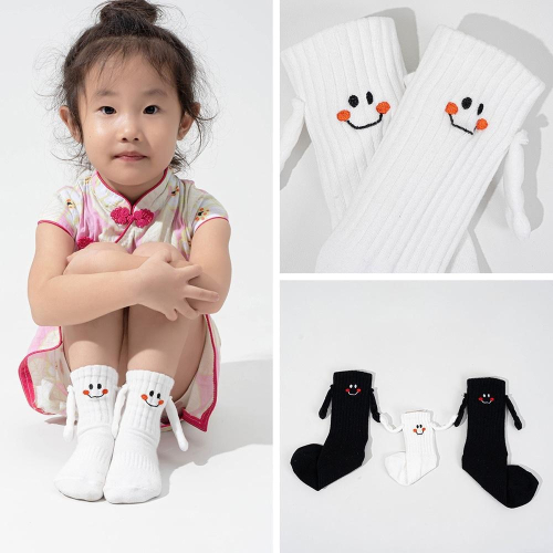AHUA 立體刺繡笑臉磁吸牽手襪 童襪 親子襪 兒童中筒襪 女童襪 百搭純棉襪 可愛襪子 SCD0012 阿華有事嗎