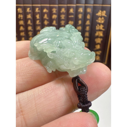天然翡翠A貨-聚財龍龜立體手工雕掛件 商品編號070904