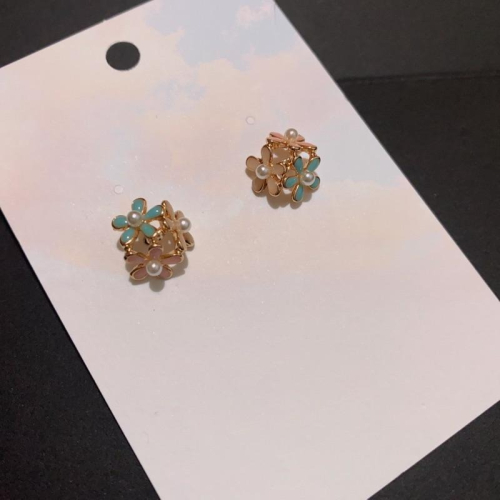 立體三色小花耳針款 耳環 飾品