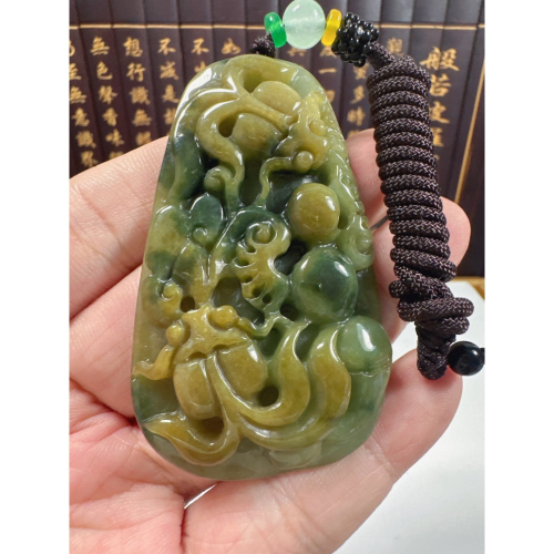 天然翡翠A貨-雙魚戲珠發財如意年年有餘掛件 商品編號071203