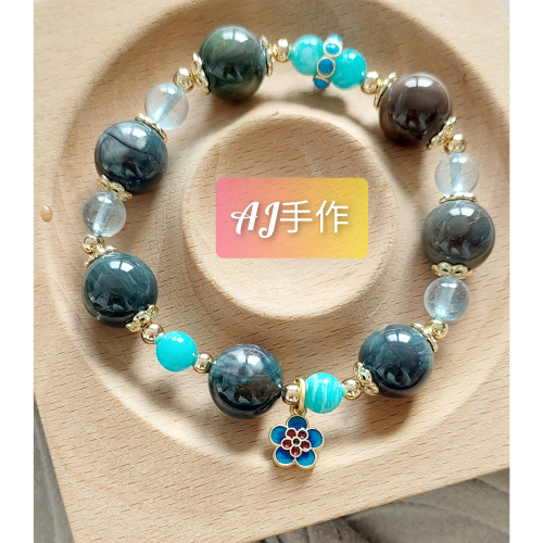 AJ手作❤️，?【寂靜的蔚藍-溝通、冷靜與思考】? 手圍15，灰藍色阿拉善 藍色托帕石 天河石 沙金配件 保色14