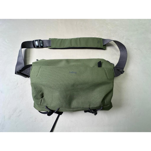 軍綠色仿舊感斜背包 (無品牌/九成新)
