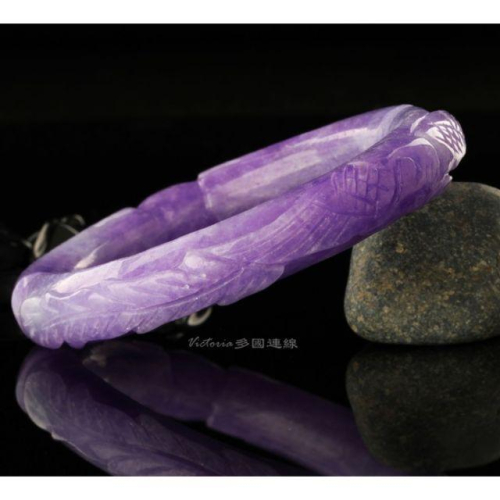 精選冰種唯美紫色薰衣草放光雕花A貨翡翠玉鐲 ，古樸寶光，玉質細膩A1