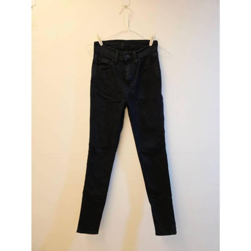 關注折價 近全新【LEVI＇S】深黑藍牛仔褲 窄管褲