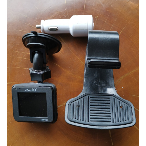 二手商品，Mio MiVue c350行車記錄器（無充電線）+USB雙孔車充+車用手機支架，三樣商品一起賣