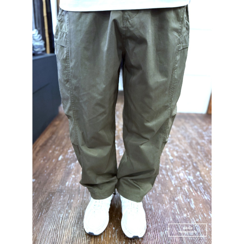 『新品上市』重磅雙側口袋扣環綁帶工裝寬褲-軍綠(NOF25028288)