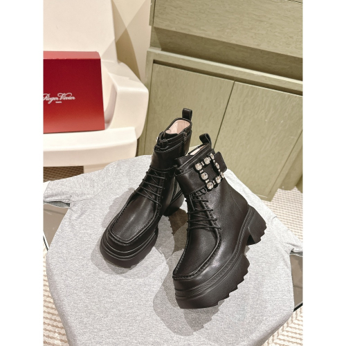 【Roger Vivier】RV雲朵方鑽系帶馬丁靴厚底粗跟短靴。✨✨鞋面採用進口牛皮/牛漆皮，原版開模鑽扣飾