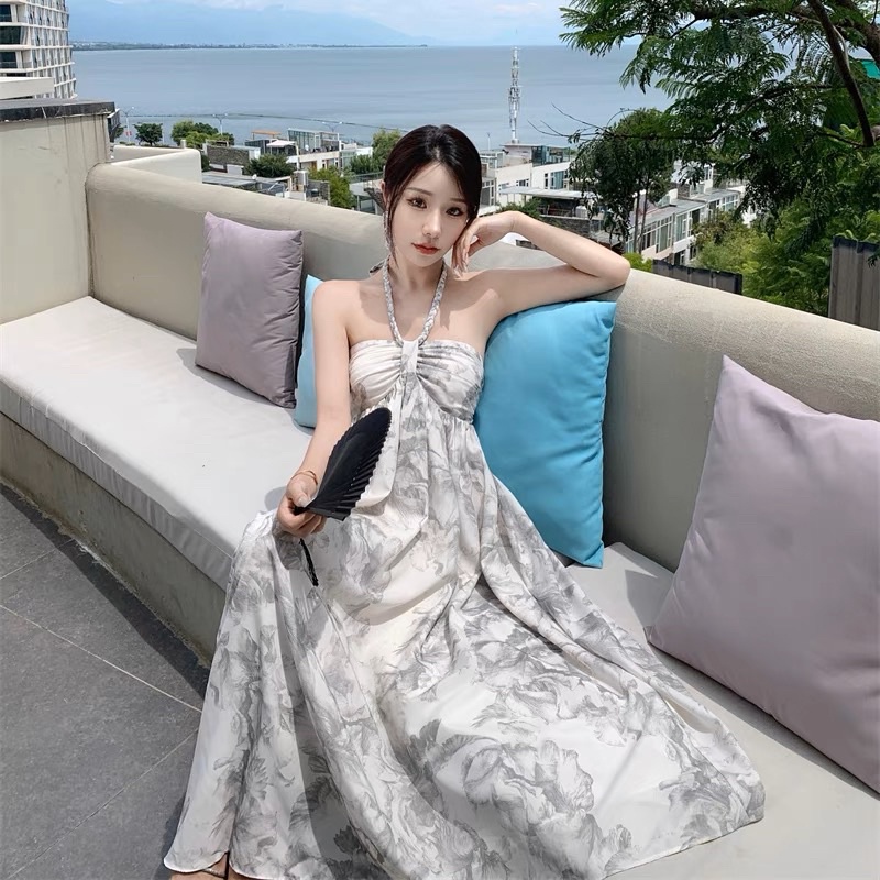 ❤️現貨在台，適合S-L 法式 高質感 海邊 渲染 度假風 三亞 露背 設計感 小眾 寬鬆 顯瘦 掛脖 連衣裙 長裙