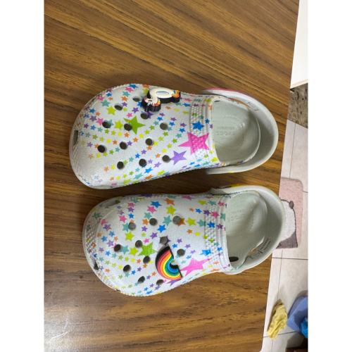 Crocs兒童彩虹洞洞鞋二手
