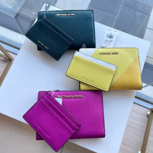 美國代購??台灣現貨 MK 兩折薄中夾 卡片包 名片夾