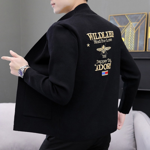 2021男士外套春秋潮牌發型師披風小蜜蜂刺繡開衫針織衫休閑男風衣