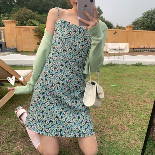 裙子女年新款夏季小眾設計氣質吊帶碎花裙收腰顯瘦氣質連衣裙