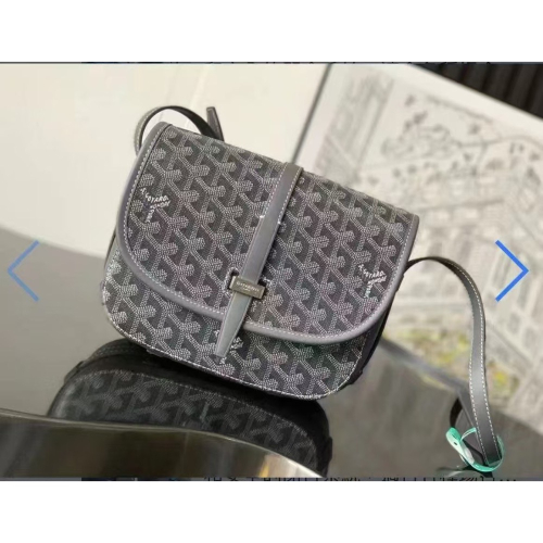 ?Belvédère 小號包配有靈巧的肩帶和安全的閉合系統，適合各種場合，簡約優雅且輕便實用。設有多個外部和內部口袋