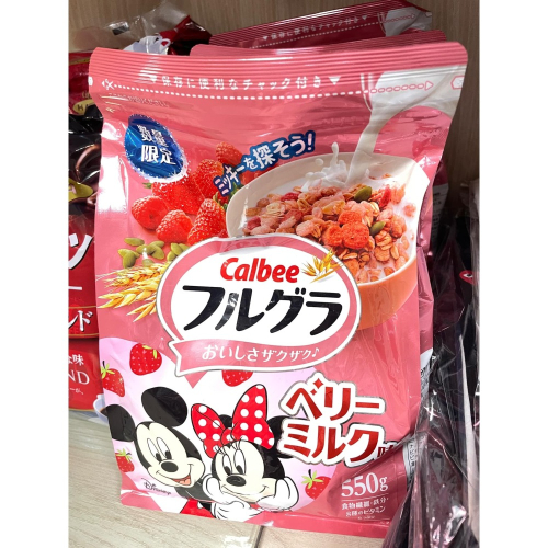 日本??好市多 Calbee 限定草莓?牛奶? 穀物麥片 550g