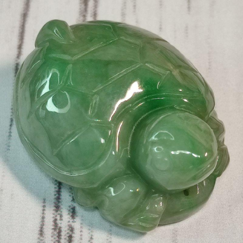 ?長壽平安?天然緬甸玉 A貨 翡翠-帶底色飄綠花 立體精雕 長壽龜 福龜 烏龜 現貨特價【92jade 遇見善緣】玉龜