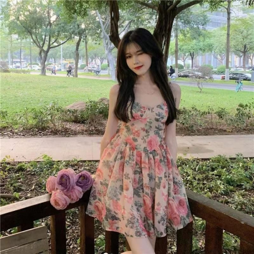 ?夏季氣質碎花收腰吊帶連衣裙