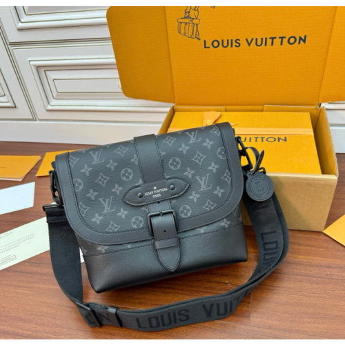 幾乎全新LV M45911 SAUMUR 經典質感老花皮革翻蓋斜背包